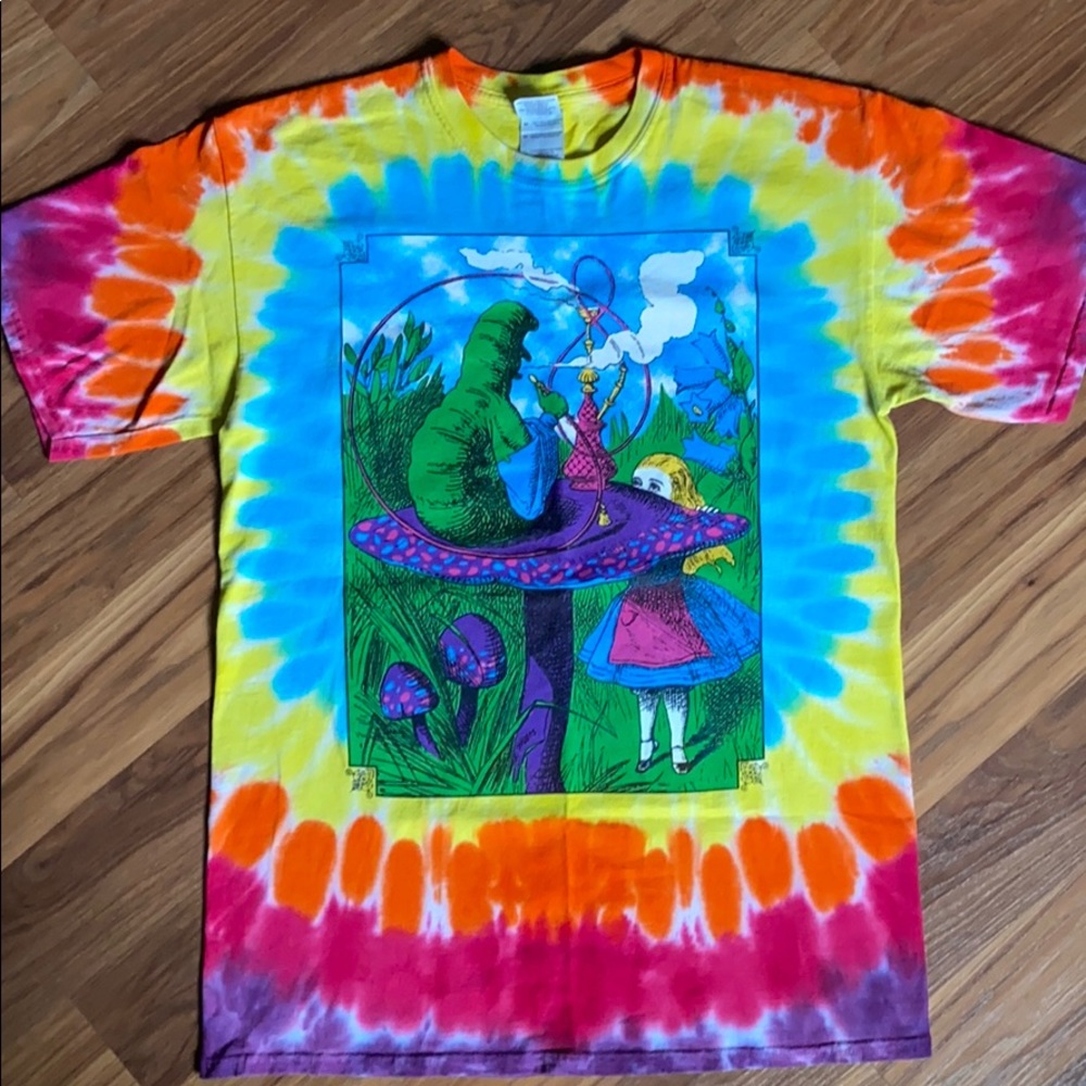 Alice in Wonderland tee 🍄